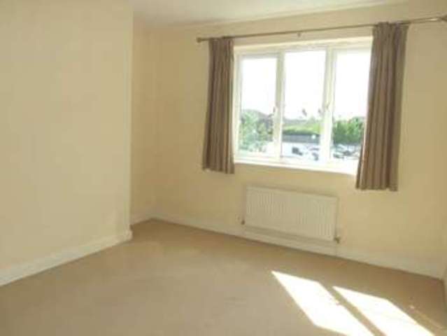  Image of 1 bedroom Apartment to rent in Napier Road Crowthorne RG45 at Napier Road Crowthorne Crowthorne, RG45 7AU