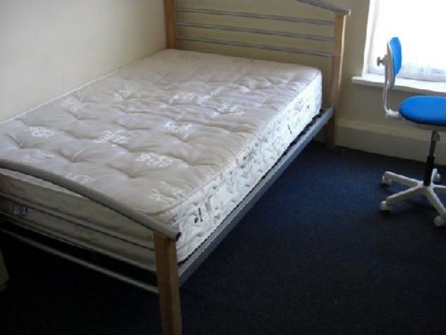  Image of 6 bedroom House Share to rent in Alton Road Birmingham B29 at Selly Oak West Midlands Selly Oak, B29 7DX