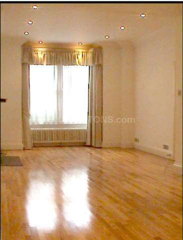  Image of 4 bedroom Detached house to rent in Johns Avenue London NW4 at Johns Avenue Hendon London, NW4 4EN