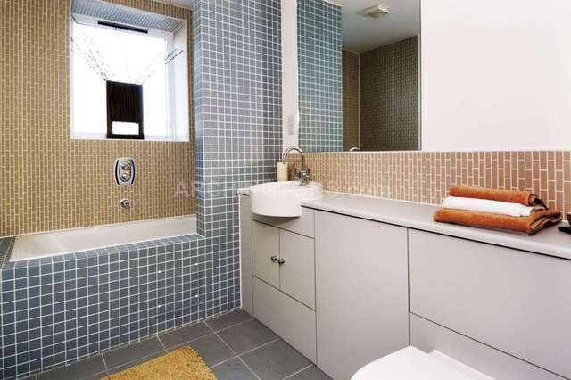  Image of 2 bedroom Flat to rent in Kew Bridge Court London W4 at Chiswick High Road Chiswick London, W4 3AZ
