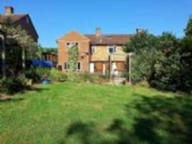  Image of 5 bedroom House Share to rent in Ambleside Drive Headington Oxford OX3 at Ambleside Drive  Headington, OX3 0AH