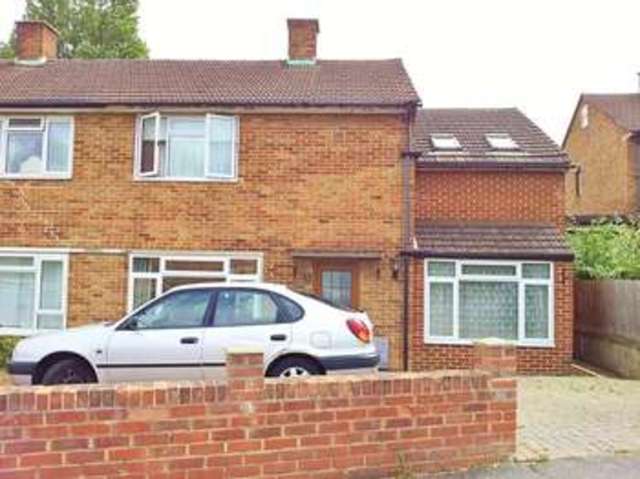  Image of 5 bedroom House Share to rent in Ambleside Drive Headington Oxford OX3 at Ambleside Drive  Headington, OX3 0AH
