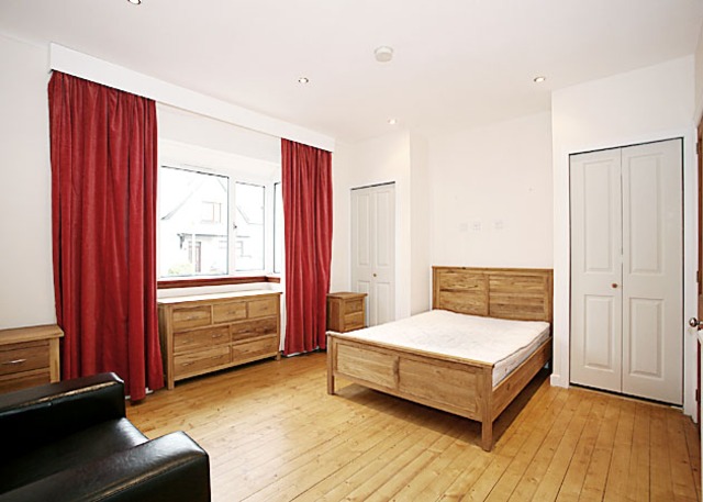  Image of 4 bedroom Detached house to rent in Annfield Terrace Aberdeen AB10 at West End Aberdeen Aberdeen, AB10 6TJ