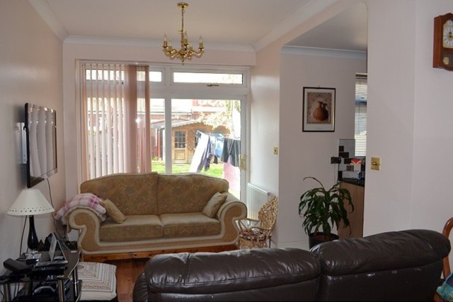  Image of 5 bedroom End of Terrace to rent in Arandora Crescent Chadwell Heath Romford RM6 at Arandora Cresent Chadwell Heath Essex, RM6 4SR