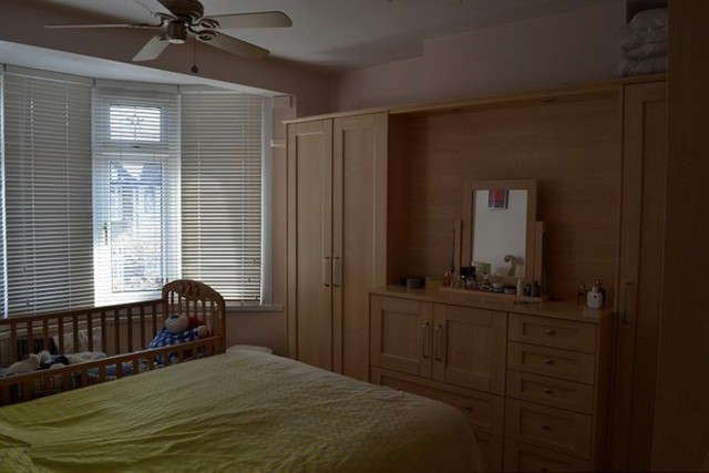  Image of 5 bedroom End of Terrace to rent in Arandora Crescent Chadwell Heath Romford RM6 at Arandora Cresent Chadwell Heath Essex, RM6 4SR