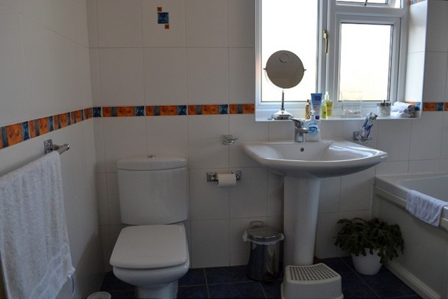  Image of 5 bedroom End of Terrace to rent in Arandora Crescent Chadwell Heath Romford RM6 at Arandora Cresent Chadwell Heath Essex, RM6 4SR