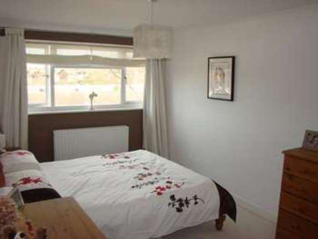  Image of 3 bedroom Terraced house to rent in Arden Close Southampton SO18 at Arden Close West End Southampton, SO18 5QE