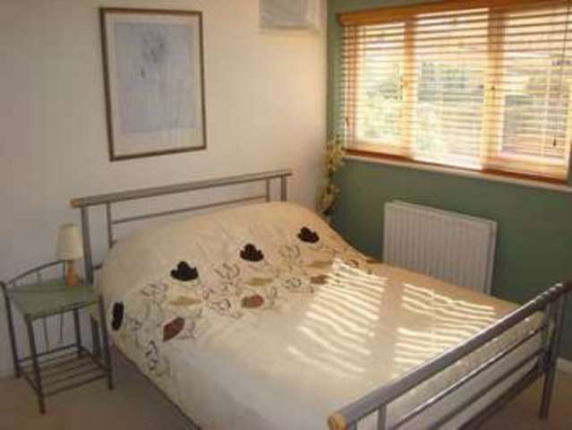  Image of 3 bedroom Terraced house to rent in Arden Close Southampton SO18 at Arden Close West End Southampton, SO18 5QE