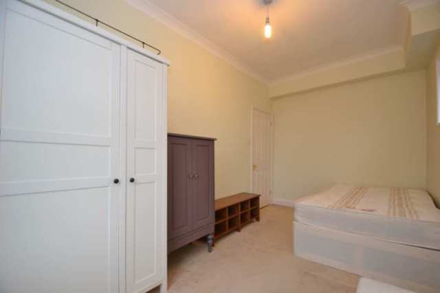  Image of 2 bedroom Flat to rent in Argyle Road London W13 at Argyle Road  London, W13 0LW
