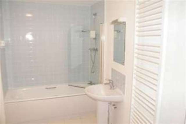  Image of 1 bedroom Flat to rent in Avontar Road South Ockendon RM15 at South Ockendon, RM15 5FD