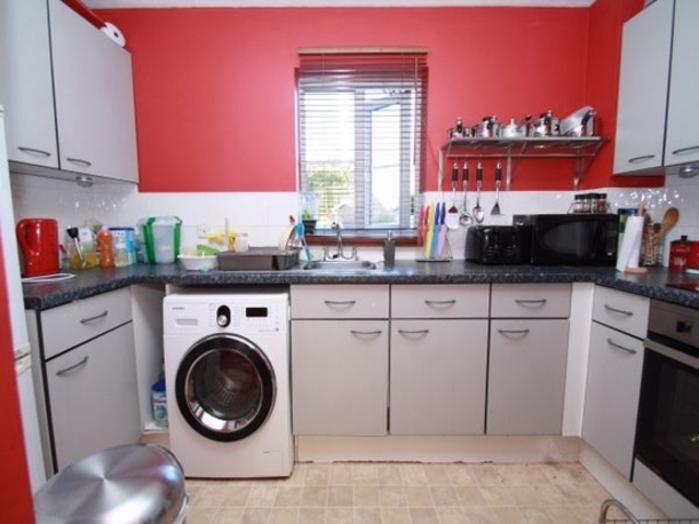  Image of 2 bedroom Flat to rent in Great Galley Close Barking IG11 at Arncroft Court Great Galley Close BARKING, IG11 0XP