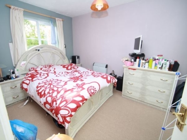  Image of 2 bedroom Flat to rent in Great Galley Close Barking IG11 at Arncroft Court Great Galley Close BARKING, IG11 0XP