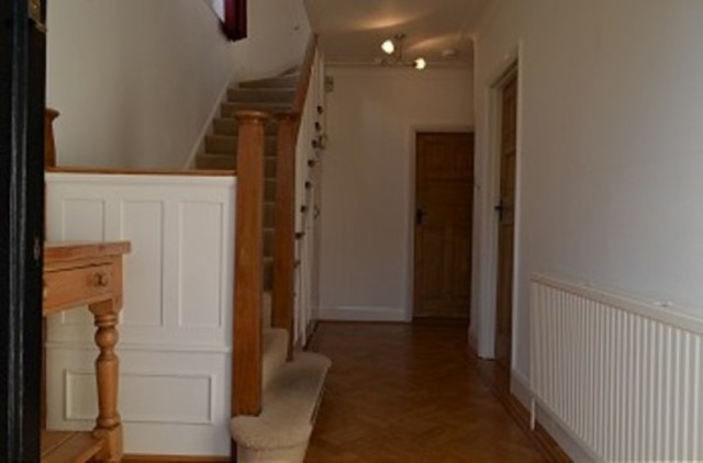  Image of 3 bedroom Detached house to rent in Arnos Grove London N14 at Arnos Grove  Southgate, N14 7AR