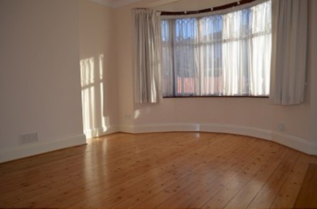  Image of 3 bedroom Detached house to rent in Arnos Grove London N14 at Arnos Grove  Southgate, N14 7AR