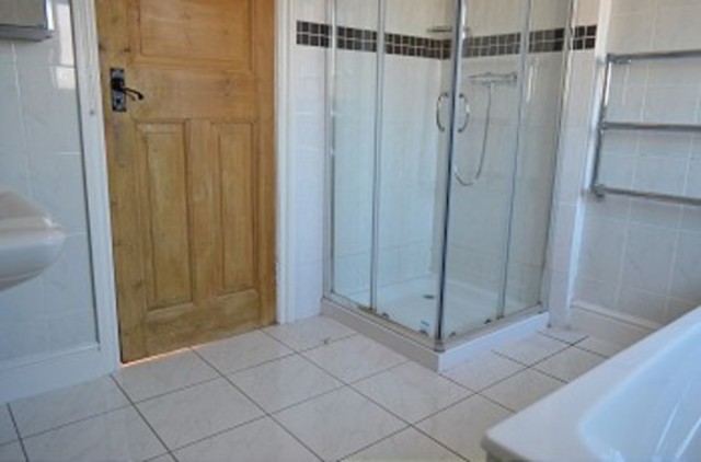  Image of 3 bedroom Detached house to rent in Arnos Grove London N14 at Arnos Grove  Southgate, N14 7AR