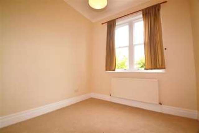  Image of 2 bedroom Apartment to rent in Arthur Road London SW19 at Wimbledon Park, SW19 7DR