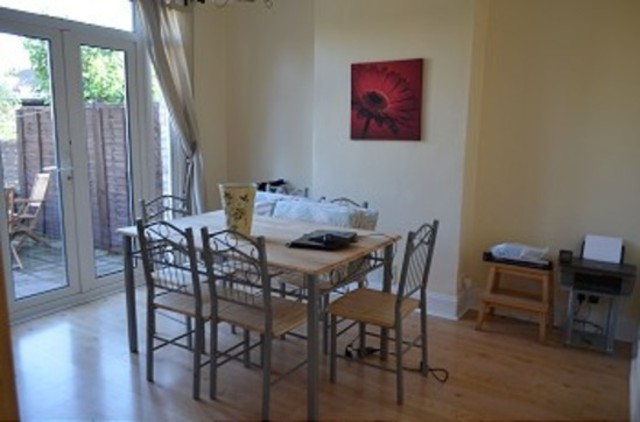  Image of 4 bedroom Detached house to rent in Ash Grove London N13 at Ash Grove  Palmers Green, N13 5AR