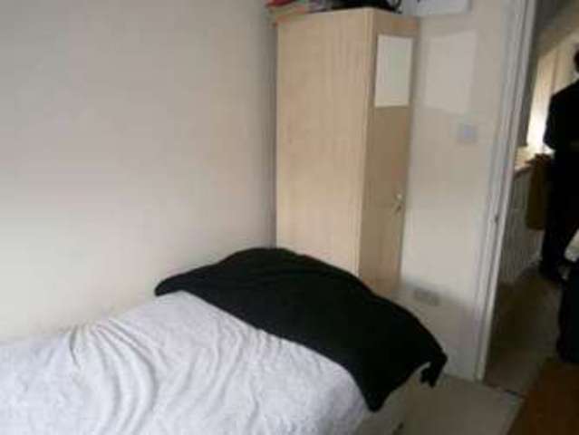  Image of 4 bedroom End of Terrace to rent in Ash Road London E15 at Ash Road Stratford Stratford, E15 1HL