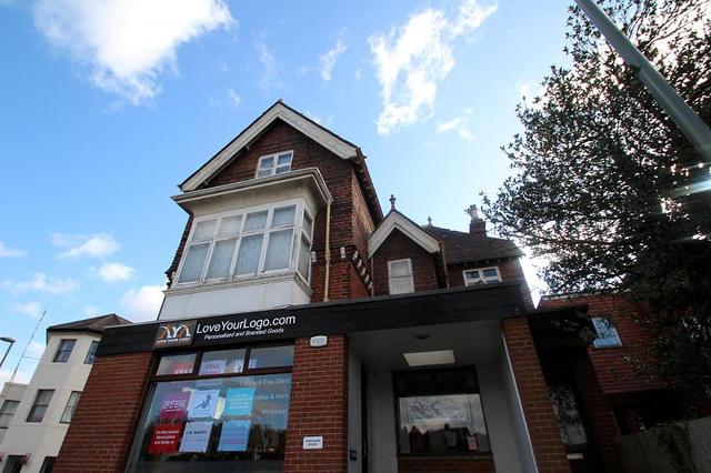  Image of 1 bedroom Flat to rent in London Road Dorking RH4 at Ashcombe House London Road Dorking, RH4 1TA