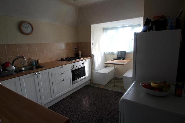  Image of 1 bedroom Flat to rent in London Road Dorking RH4 at Ashcombe House London Road Dorking, RH4 1TA