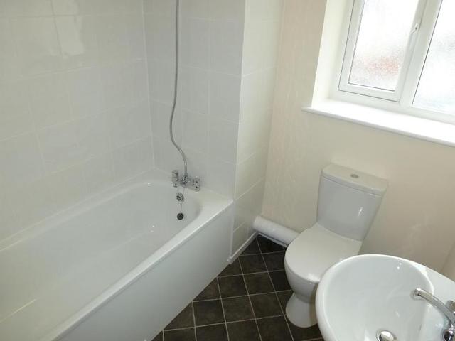  Image of 3 bedroom Apartment to rent in Ashley Road Parkstone Poole BH14 at Parkstone  Poole, BH14 0BD