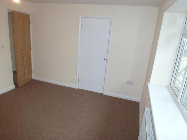  Image of 3 bedroom Apartment to rent in Ashley Road Parkstone Poole BH14 at Parkstone  Poole, BH14 0BD