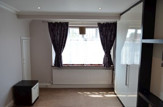  Image of 3 bedroom Detached house to rent in Ashridge Gardens London N13 at Ashridge Gardens Palmers Green London, N13 4JY
