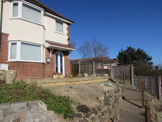  Image of 4 bedroom Semi-Detached house to rent in Astwood Road Worcester WR3 at Worcester  Claines, WR3 8EP
