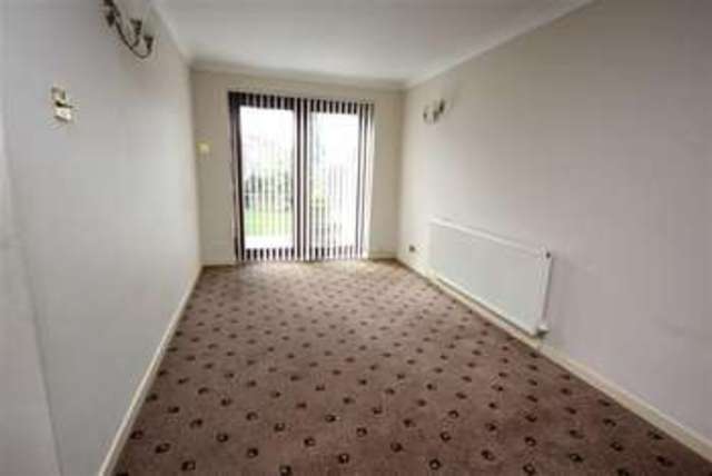  Image of 3 bedroom Property to rent in Augusta Close Rochdale OL12 at Augusta Close Rochdale Rochdale, OL12 6HT