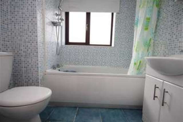  Image of 3 bedroom Property to rent in Augusta Close Rochdale OL12 at Augusta Close Rochdale Rochdale, OL12 6HT