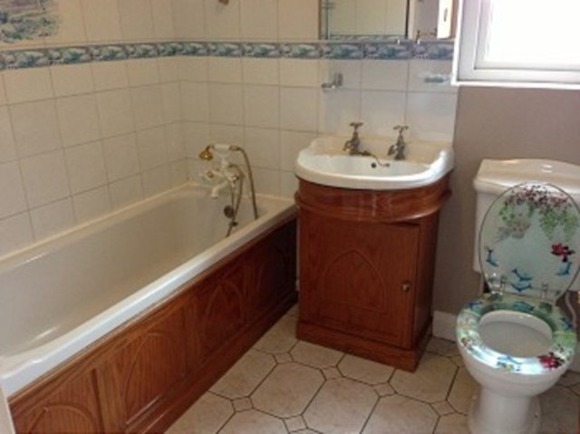  Image of 4 bedroom Detached house to rent in Avenue Road London N14 at Avenue Road Southgate London, N14 4EE