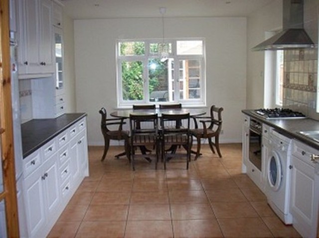  Image of 4 bedroom Detached house to rent in Avenue Road London N14 at Avenue Road  Southgate, N14 4DA