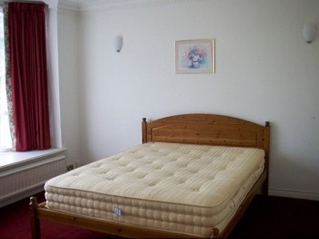  Image of 4 bedroom Detached house to rent in Avenue Road London N14 at Avenue Road  Southgate, N14 4DA