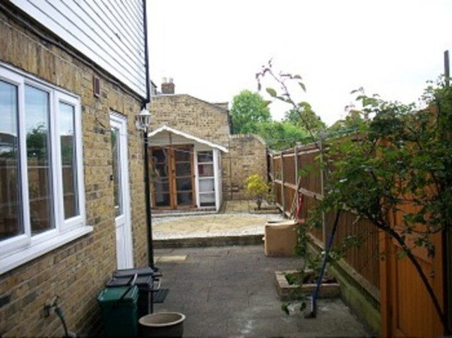  Image of 4 bedroom Detached house to rent in Avenue Road London N14 at Avenue Road  Southgate, N14 4DA