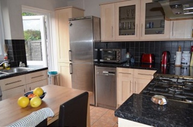  Image of 2 bedroom Detached house to rent in Trent Gardens London N14 at Avenue Road  Southgate, N14 4QN