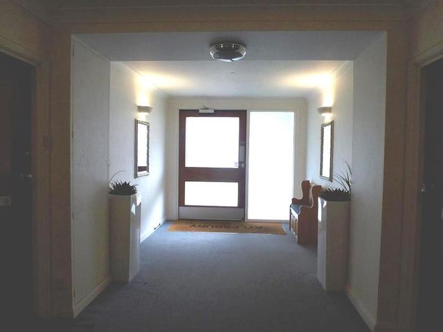  Image of 2 bedroom Flat to rent in York Avenue Hove BN3 at York Avenue  Hove, BN3 1PT