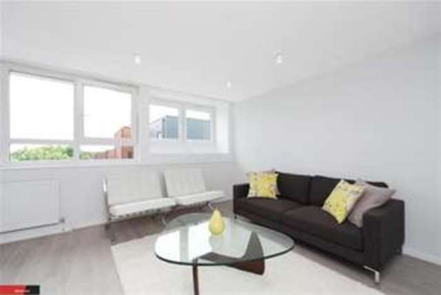  Image of 3 bedroom Flat to rent in Yelverton Road London SW11 at London, SW11 3SP