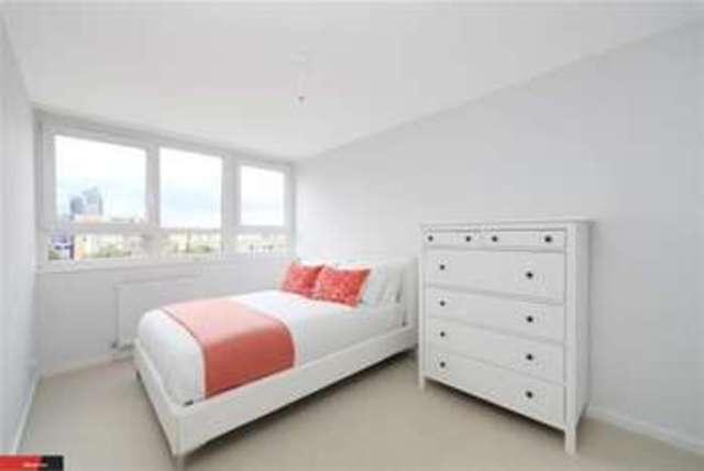  Image of 3 bedroom Flat to rent in Yelverton Road London SW11 at London, SW11 3SP