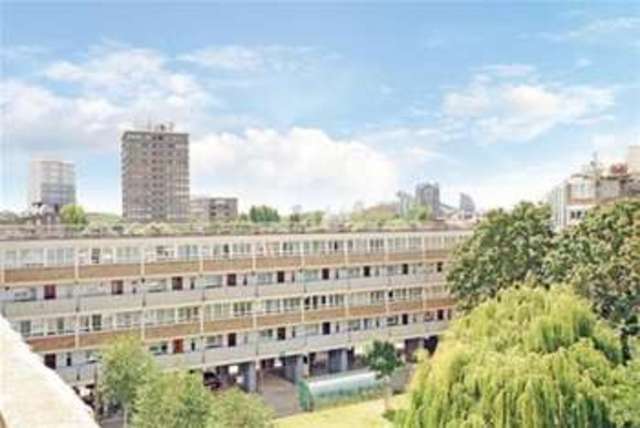  Image of 3 bedroom Flat to rent in Yelverton Road London SW11 at London, SW11 3SP