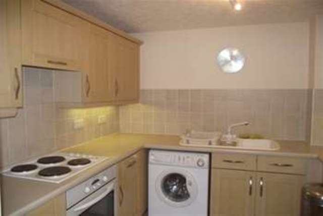  Image of 2 bedroom Flat to rent in Archers Road Shirley Southampton SO15 at Southampton, SO15 2NR