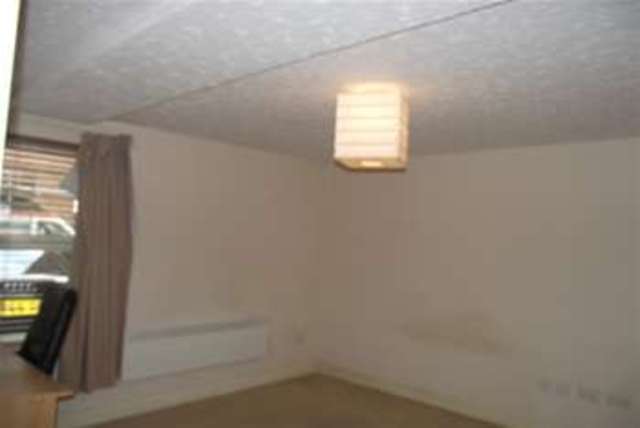  Image of 2 bedroom Flat to rent in Archers Road Shirley Southampton SO15 at Southampton, SO15 2NR