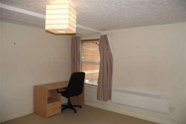  Image of 2 bedroom Flat to rent in Archers Road Shirley Southampton SO15 at Southampton, SO15 2NR