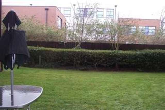  Image of 2 bedroom Flat to rent in Archers Road Shirley Southampton SO15 at Southampton, SO15 2NR