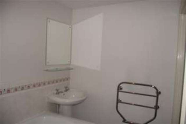  Image of 2 bedroom Flat to rent in Archers Road Shirley Southampton SO15 at Southampton, SO15 2NR
