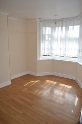  Image of 3 bedroom Detached house to rent in Barley Lane Chadwell Heath Romford IG3 at Barley Lane  Goodmayes, IG3 8XR