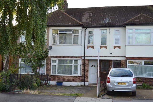  Image of 2 bedroom Flat for sale in Barley Lane Chadwell Heath Romford IG3 at Barley Lane  Goodmayes, IG3 8XE