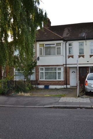  Image of 2 bedroom Flat for sale in Barley Lane Chadwell Heath Romford IG3 at Barley Lane  Goodmayes, IG3 8XE