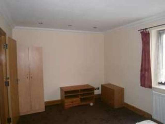  Image of 2 bedroom Flat to rent in Albert Square London E15 at Basle House  Stratford, E15 1HH