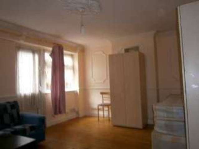  Image of 3 bedroom Maisonette for sale in Beaconsfield Road London E16 at Beaconsfield Road  Canning Town, E16 4HS