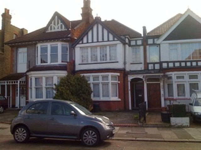  Image of 3 bedroom Ground Flat to rent in Beaconsfield Road London N11 at Beaconsfield Road  New Southgate, N11 3AB